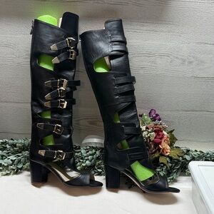 NWT Prova Perfetto Black leather knee high cage gladiator heels. Size 9